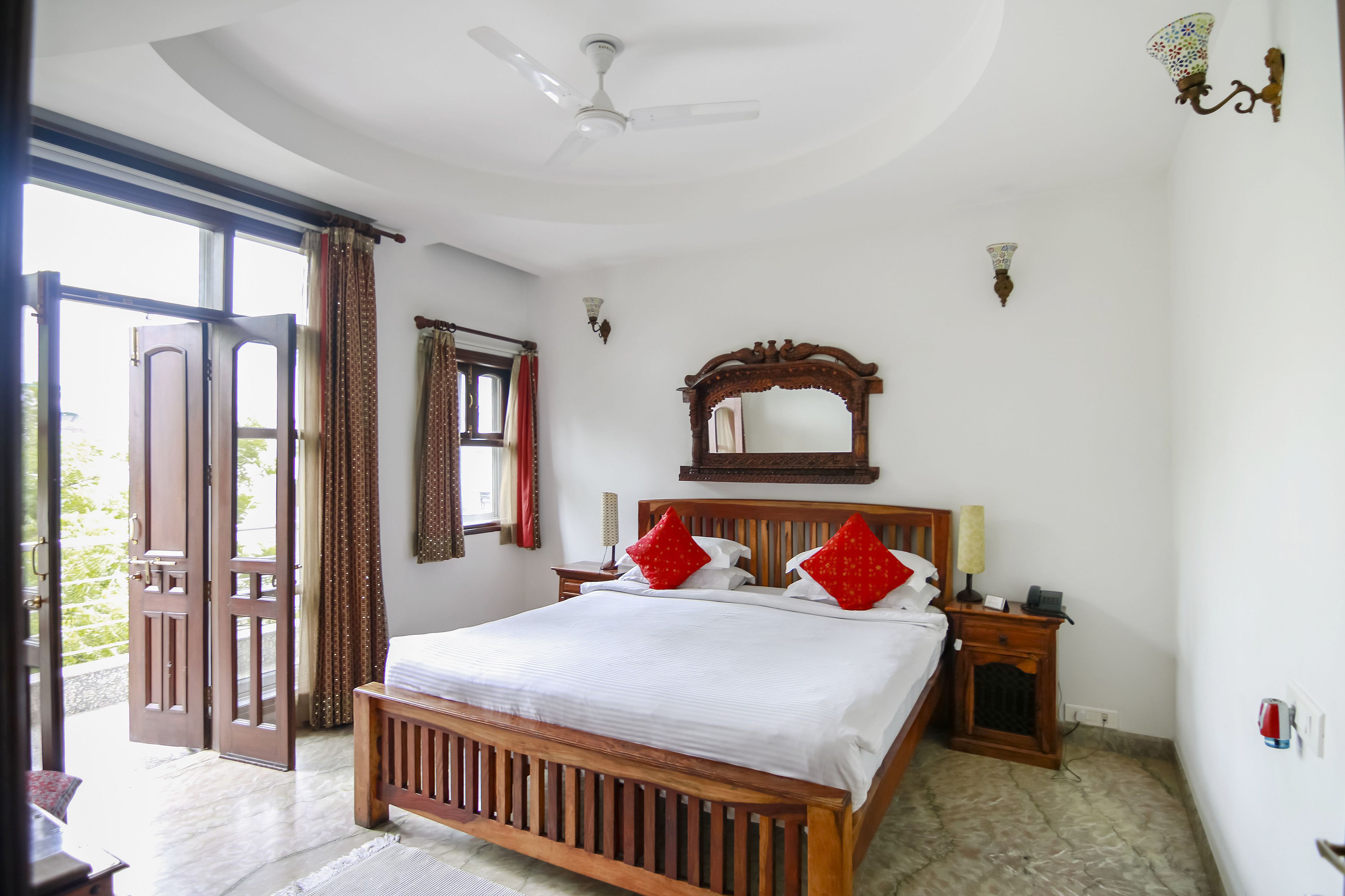 basic double room, 1 bedroom | free minibar items, in-room safe, desk, laptop workspace