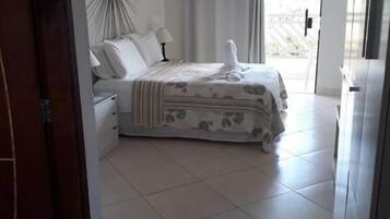 Room (Senatore) | Blackout drapes, soundproofing, free WiFi