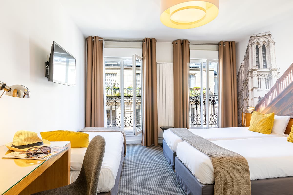 In-room safe, desk, blackout drapes, soundproofing
