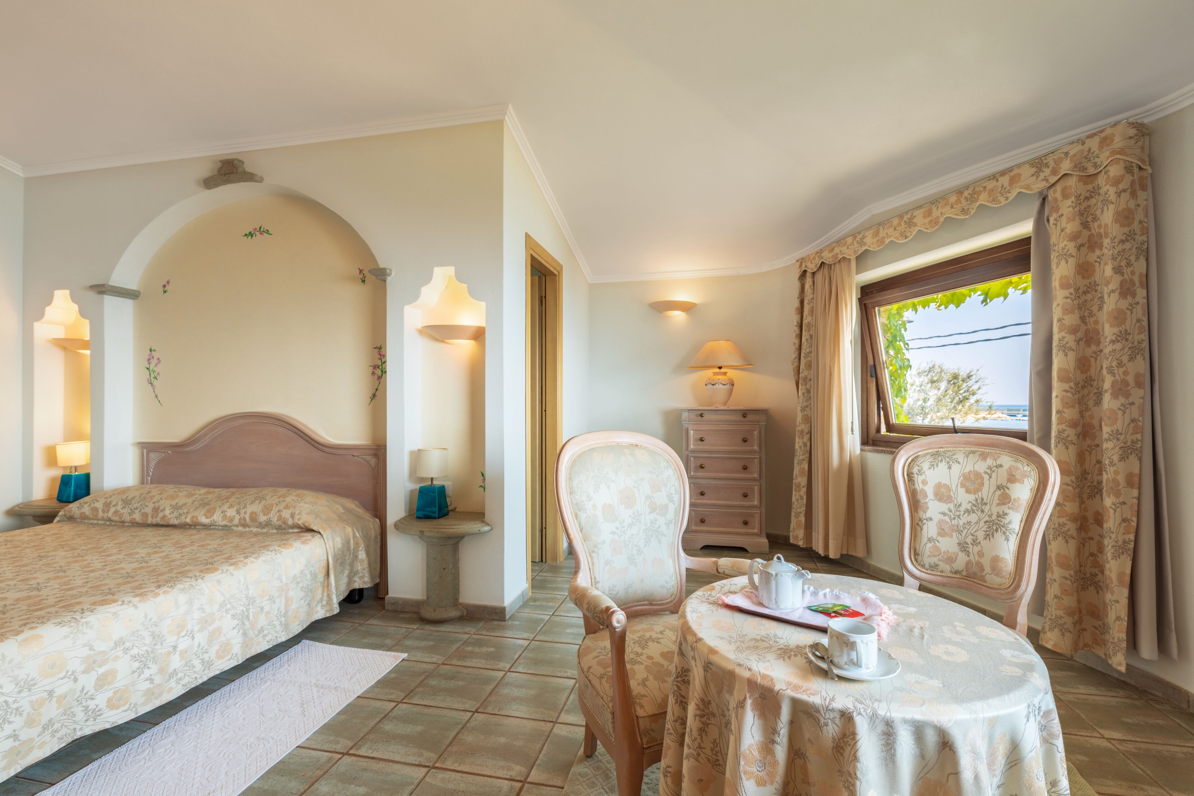 junior suite, sea view | in-room safe, desk, laptop workspace, soundproofing