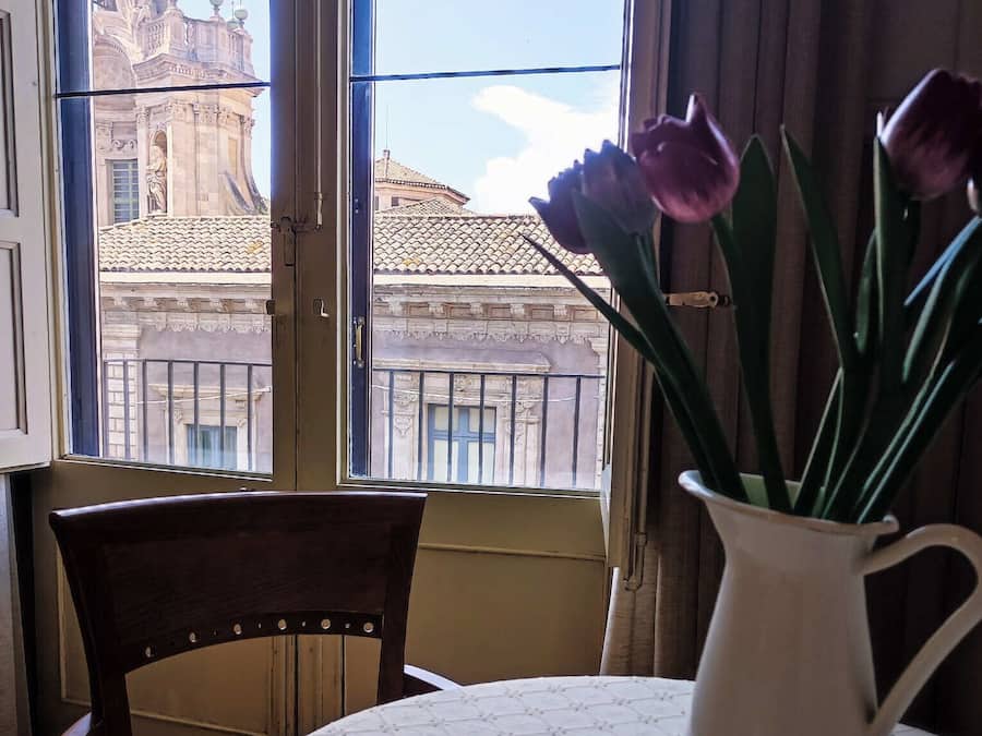 Camera Superior Con Vista | Tallelokero huoneessa, työpöytÀ, pimennysverhot, ÀÀnieristys