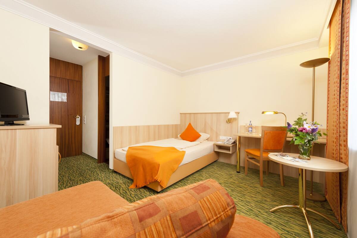 Superior Single Room, 1 Bedroom | Hypo-allergenic bedding available, in-room safe, desk