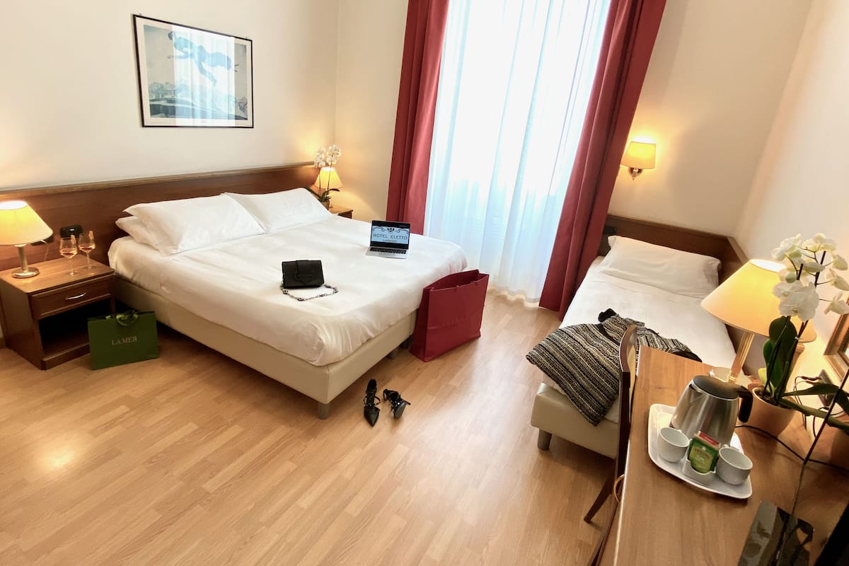 Minibar, in-room safe, desk, free WiFi
