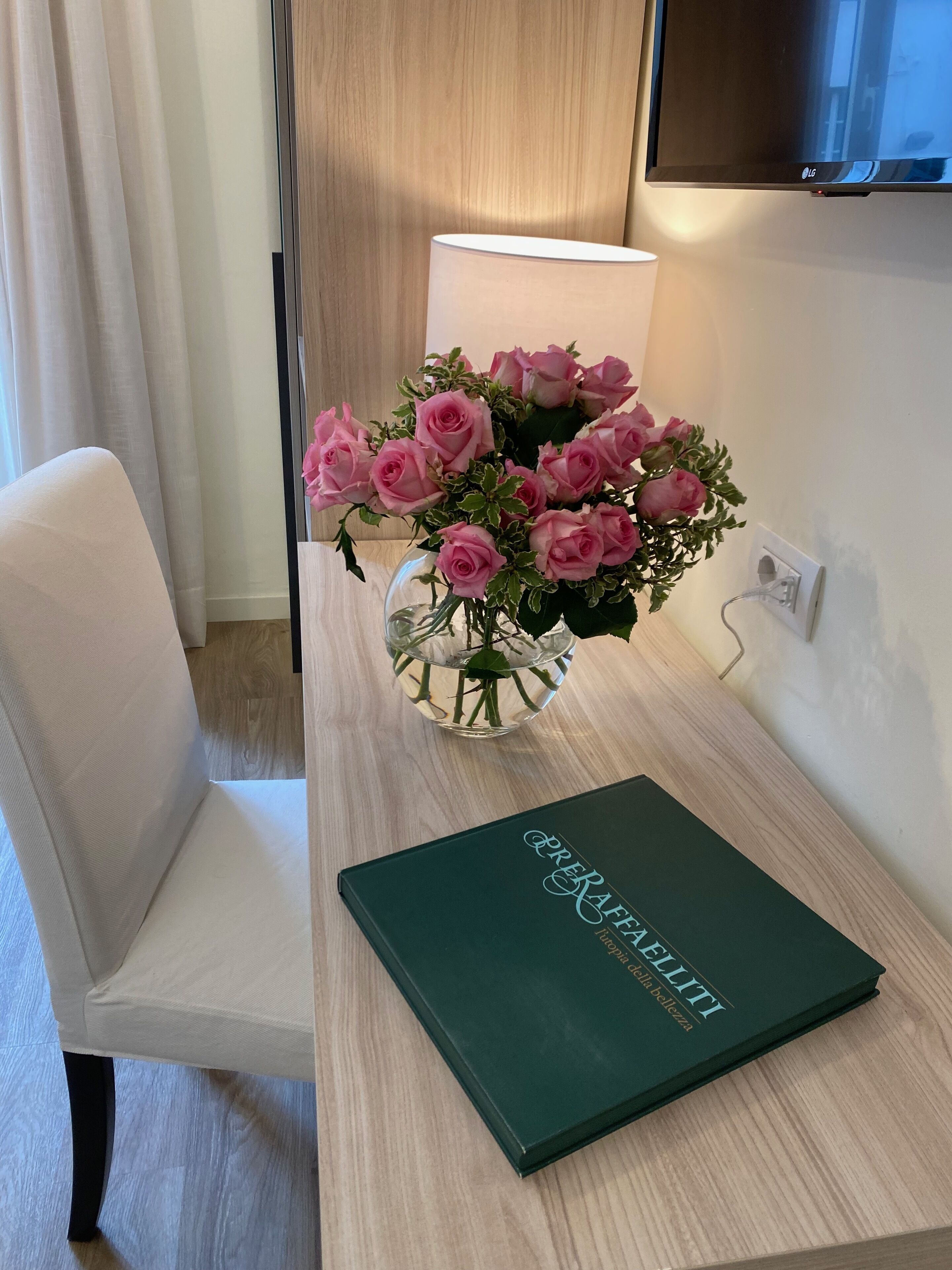 superior double room | minibar, in-room safe, desk, free wifi