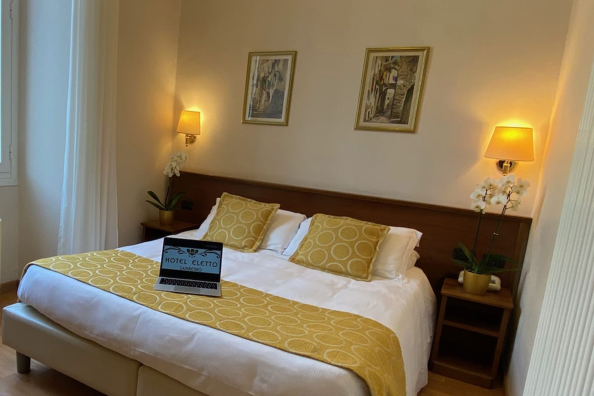 Minibar, in-room safe, desk, free WiFi