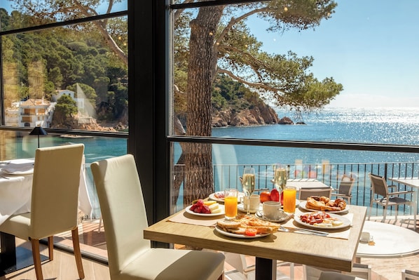 Daily buffet breakfast (EUR 18 per person)