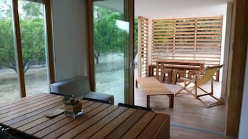 Luxury Villa, Kitchenette | In-room dining