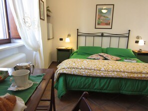 Double Room | Pillowtop beds, in-room safe, desk, soundproofing - Puesta de Sol (Tramonti)