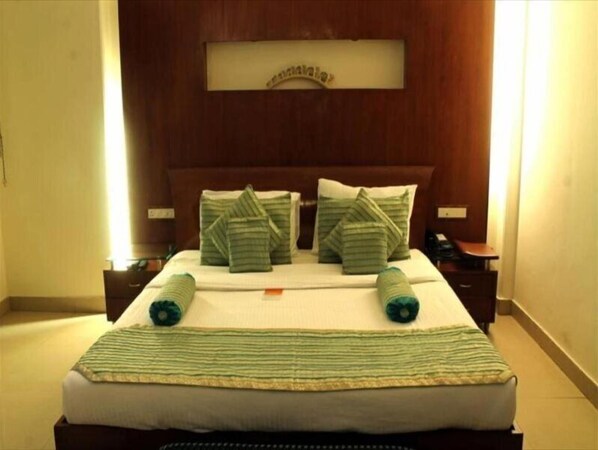 Minibar, rollaway beds, free WiFi