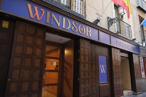 Front of property - Windsor Puerta del Sol (Madrid)