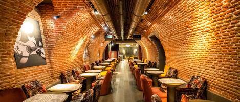 Colazione a buffet, servita tutte le mattine (12 EUR a persona)