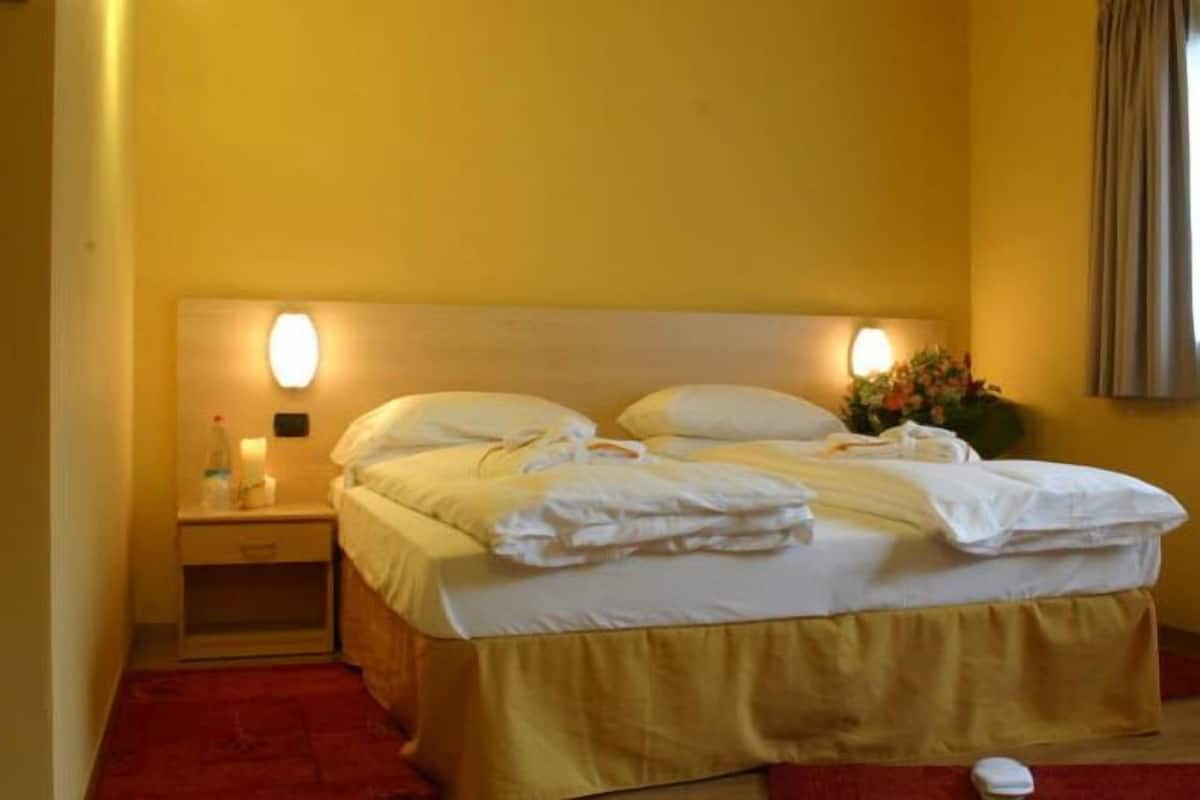 Minibar, in-room safe, desk, blackout curtains