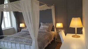 Ropa de cama hipoalergénica y minibar 