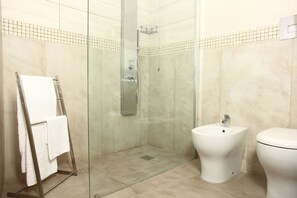 In-room safe, desk, iron/ironing board, cots/infant beds - Albergo Maccotta (Trapani)