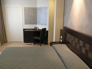 Minibar, in-room safe, desk, free WiFi - Hotel Alla Bianca (Mestre)