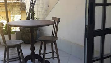 Habitación básica doble, 1 cama matrimonial | Lanai