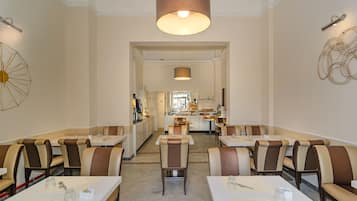 Daily cooked-to-order breakfast (EUR 10 per person)