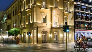 A hotel with a classic architectural style, featuring multiple balconies and a prominent entrance. - Hotel La Pace (Viareggio)