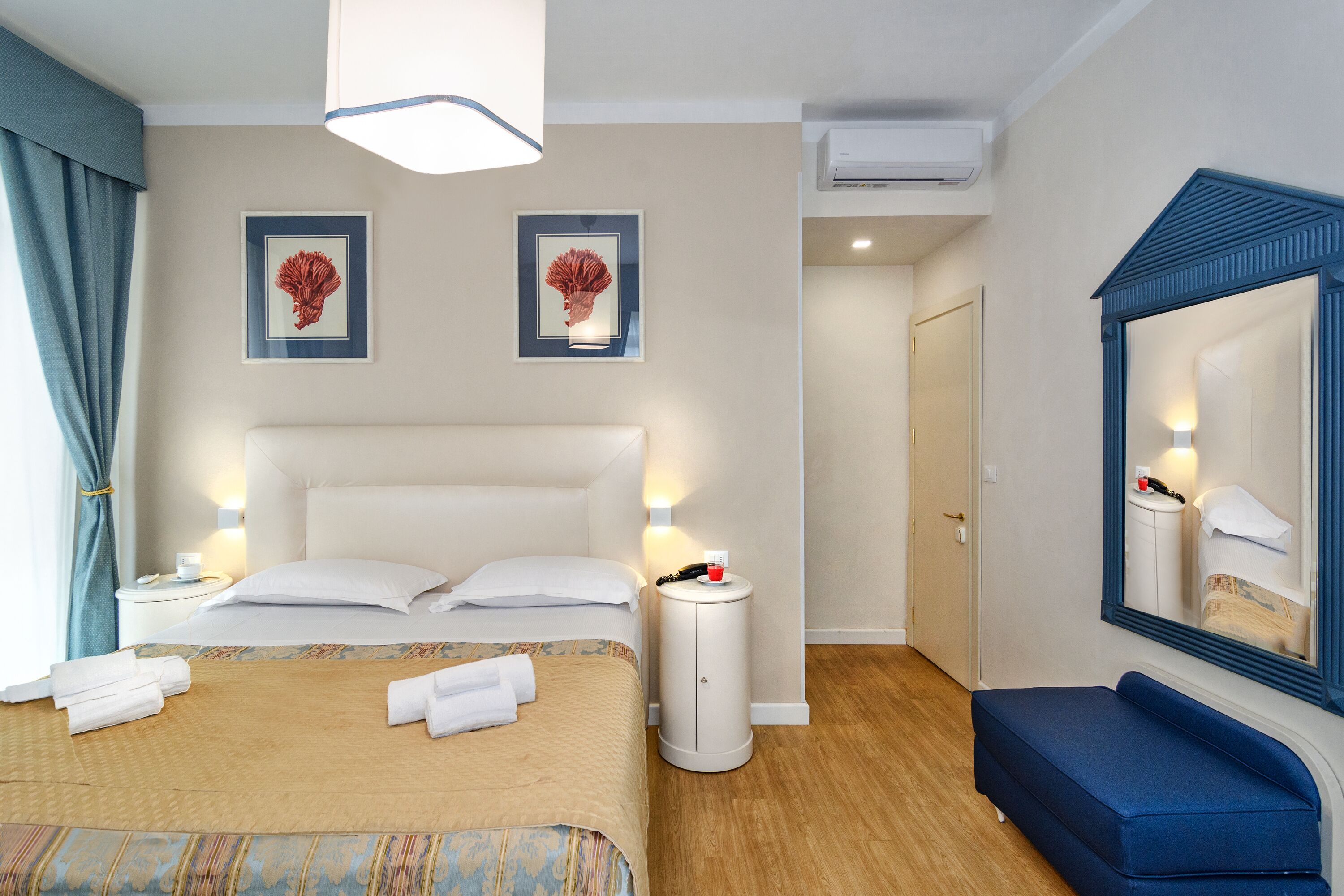 double room, balcony, sea view | hypo-allergenic bedding, minibar, in-room safe, free wifi