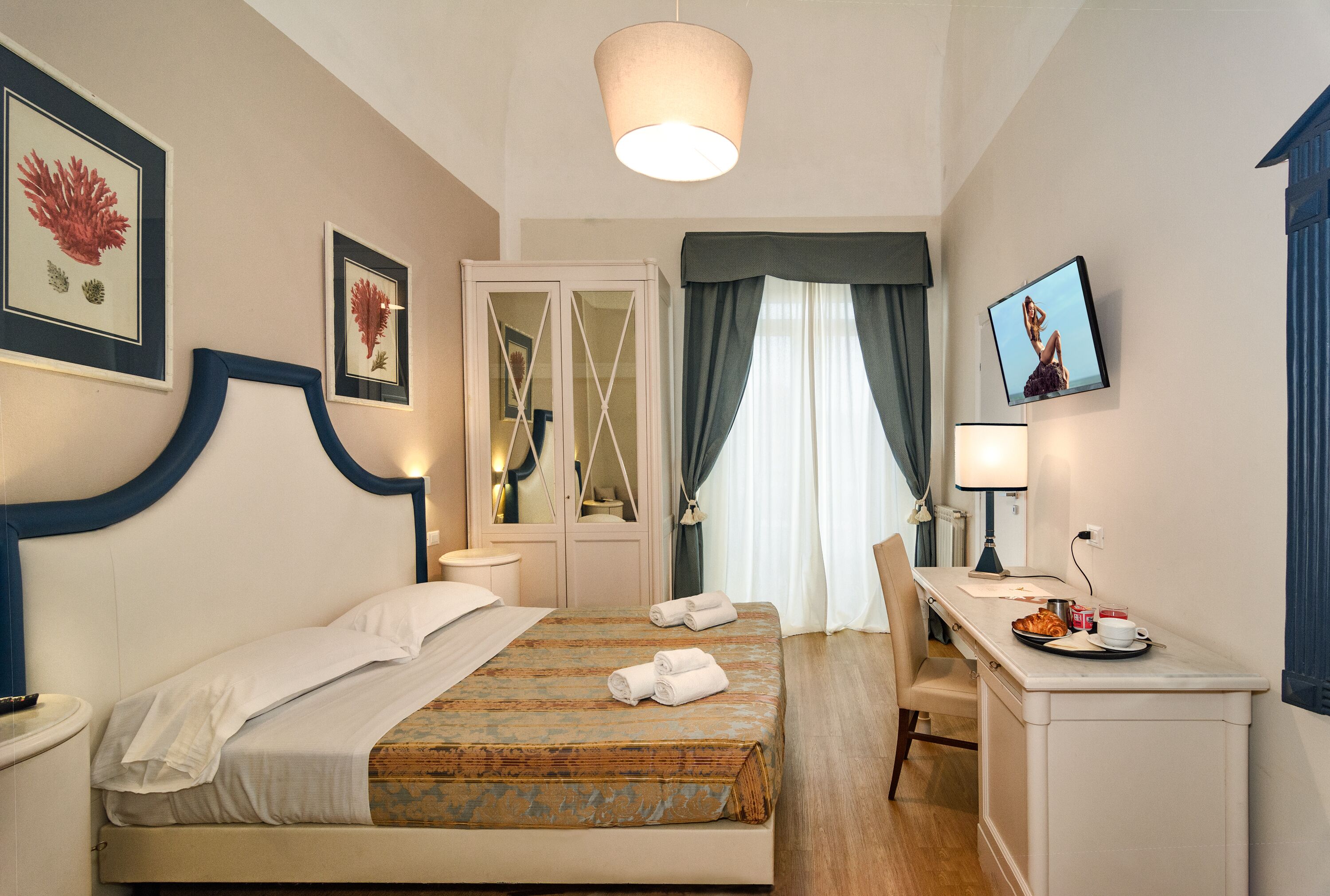double room, balcony, sea view | hypo-allergenic bedding, minibar, in-room safe, free wifi