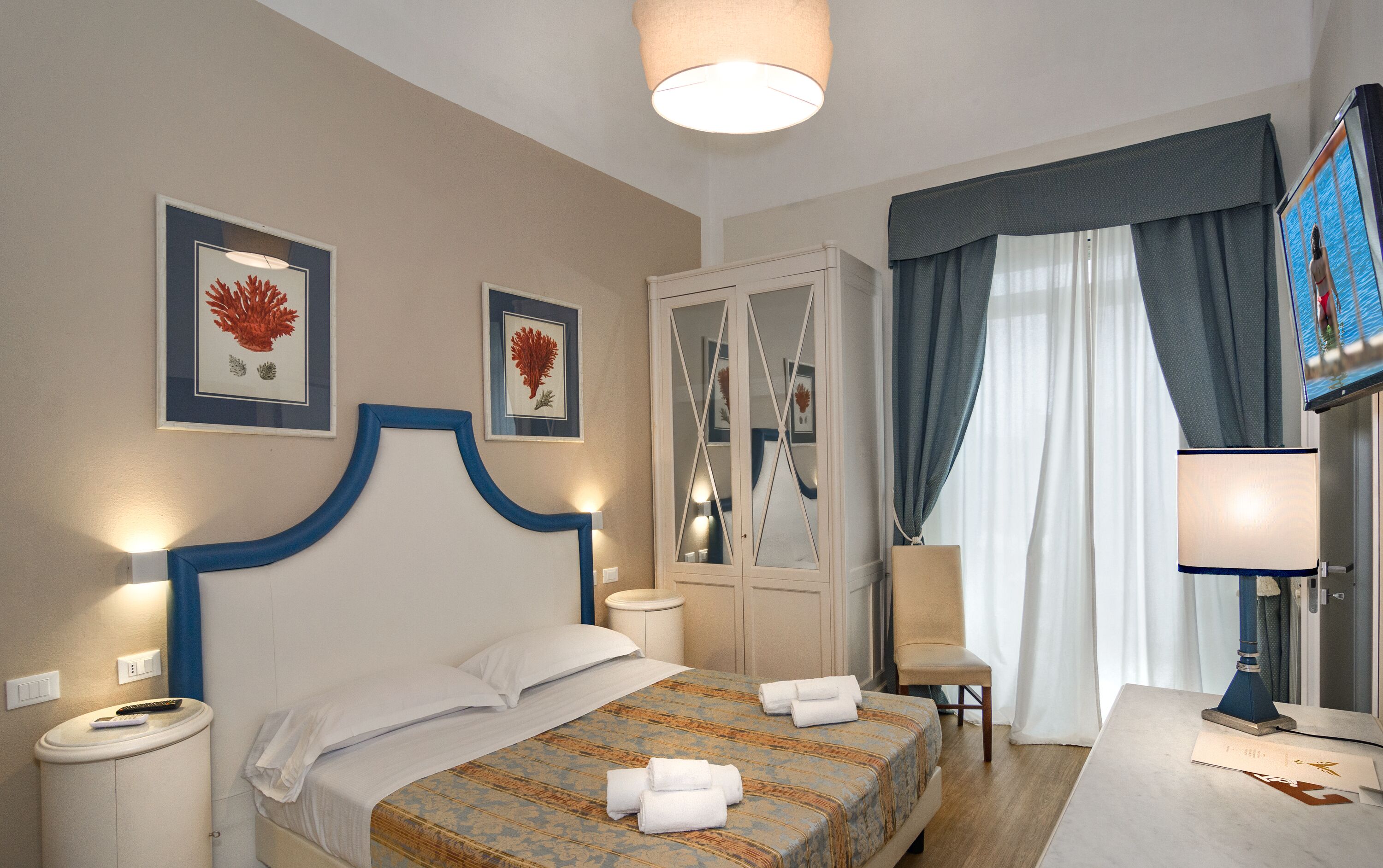 double room, balcony, sea view | hypo-allergenic bedding, minibar, in-room safe, free wifi