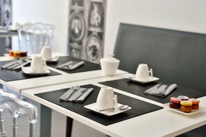 Daily buffet breakfast for a fee - La Villa Nice Promenade (Nice)