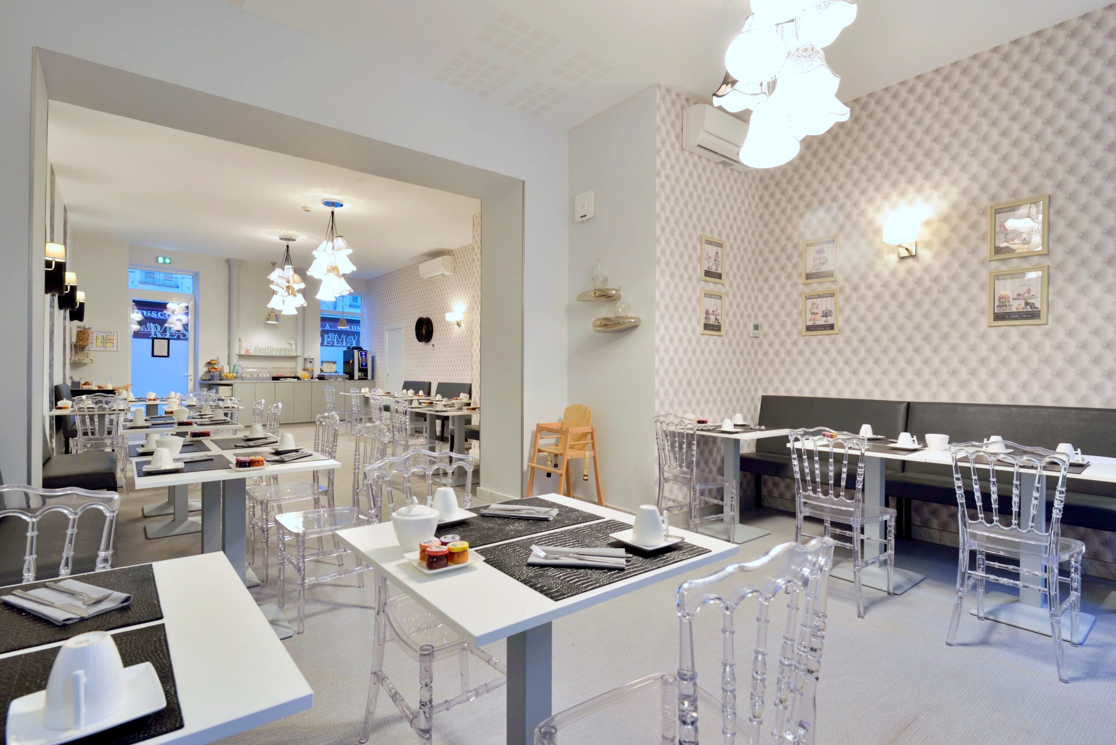 daily buffet breakfast for a fee