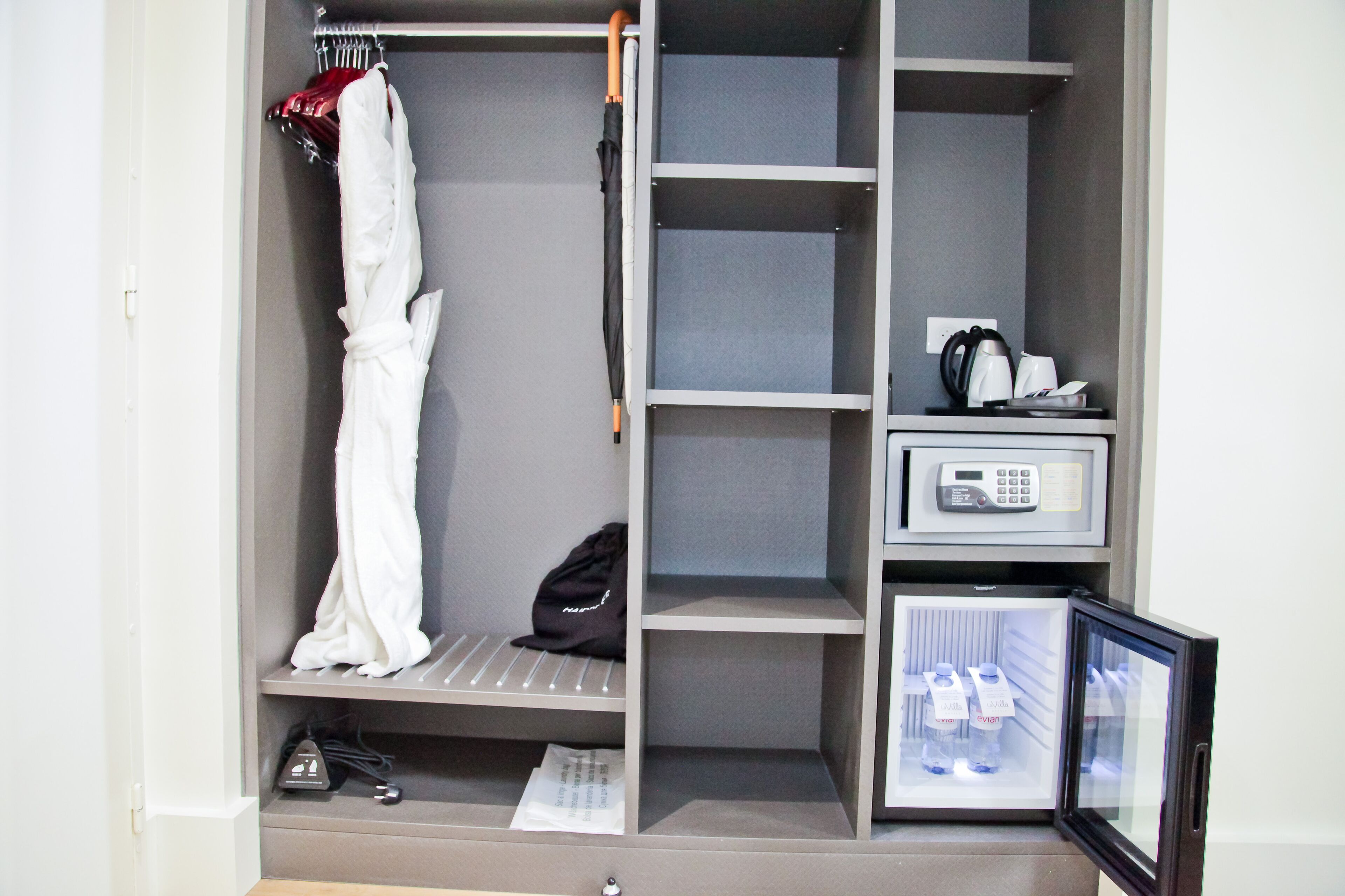 shower, rainfall showerhead, free toiletries, hair dryer