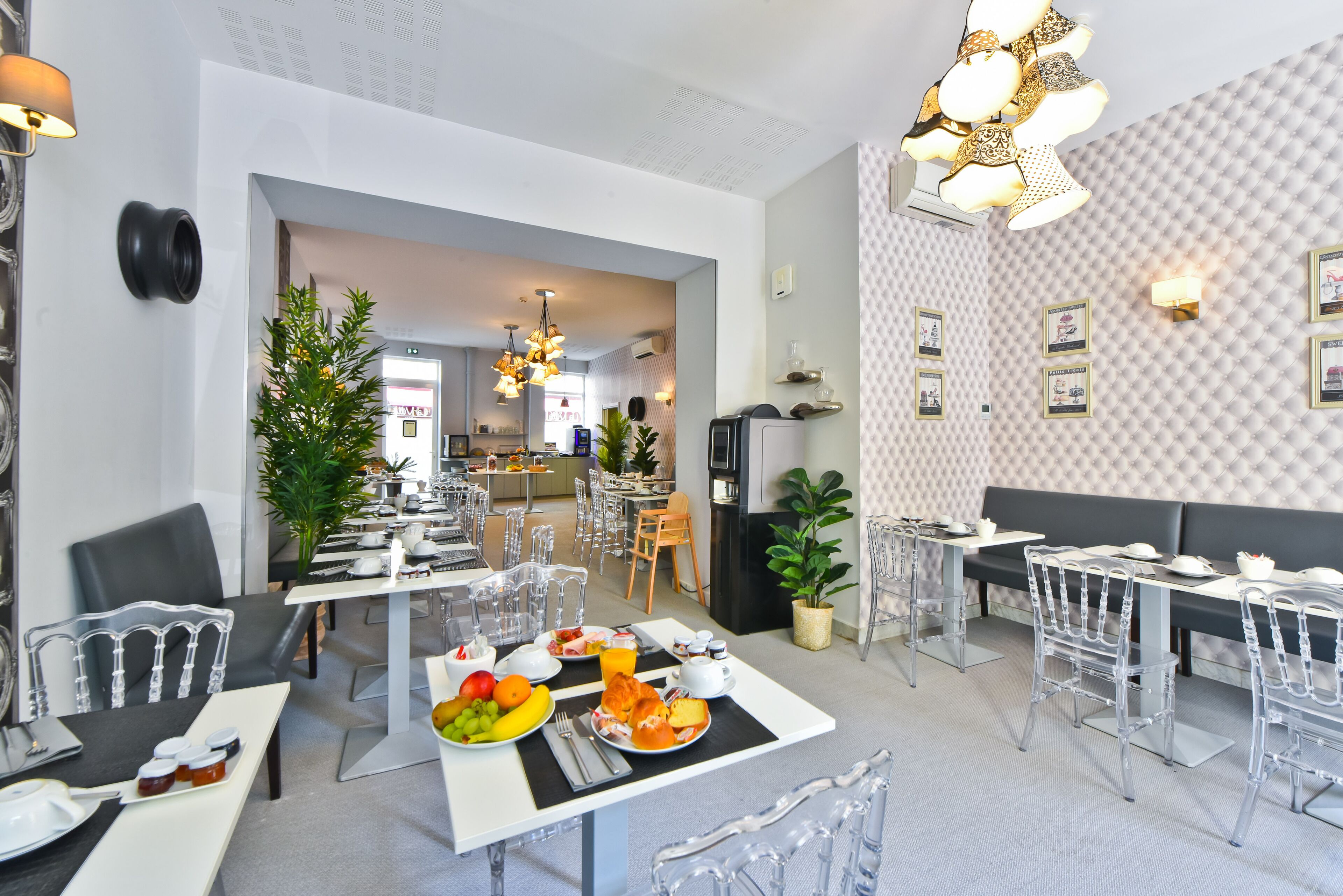 daily buffet breakfast for a fee