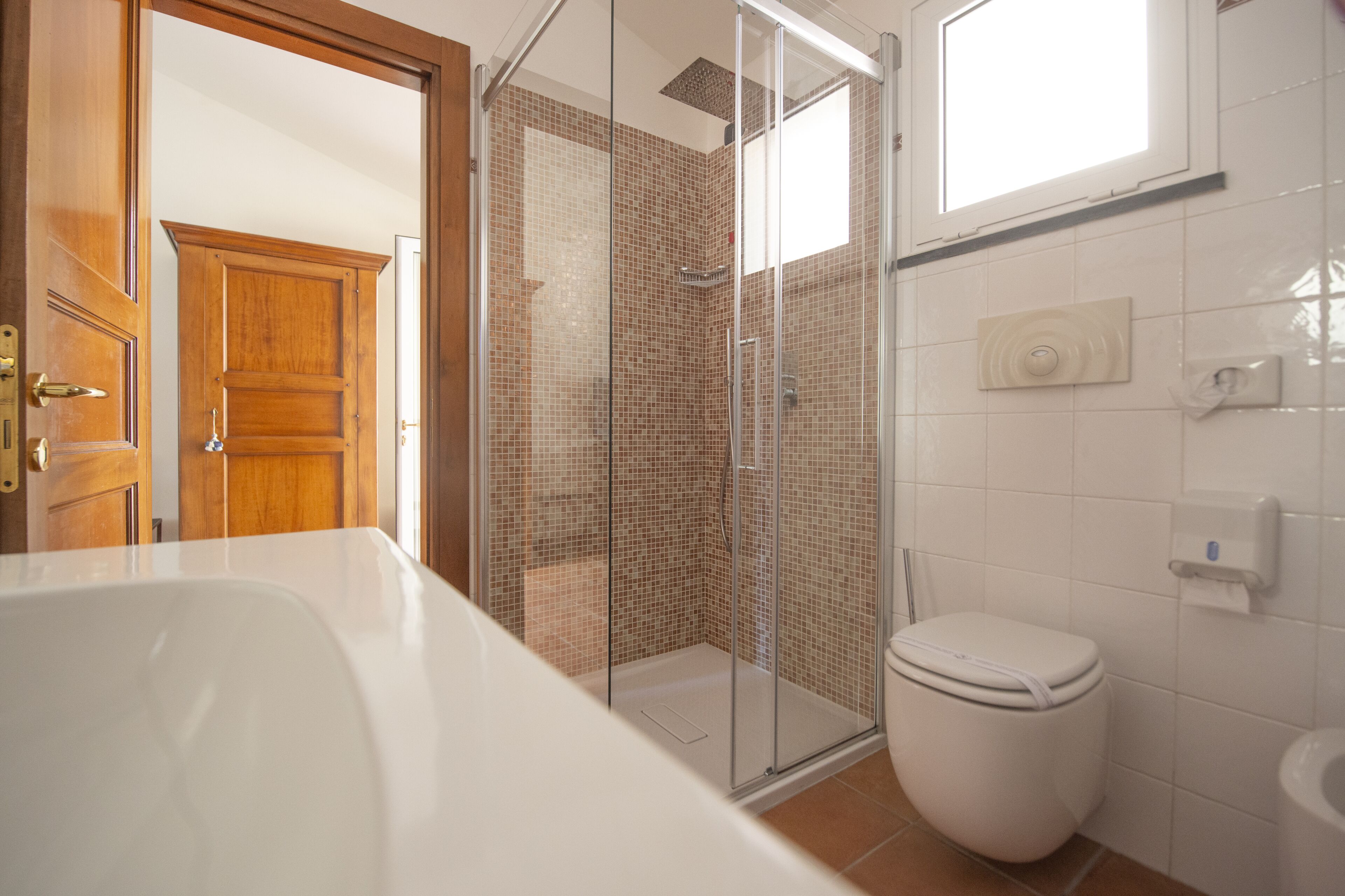 superior double room, hill view | bathroom | shower, designer toiletries, hair dryer, bidet