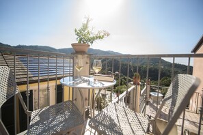 Camera doppia, terrazzo, vista collina | Vista dalla camera