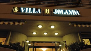 A hotel entrance with a sign reading "Villa Jolanda" and a staircase leading up to the doors. - Hotel Residence Villa Jolanda (Camaiore)