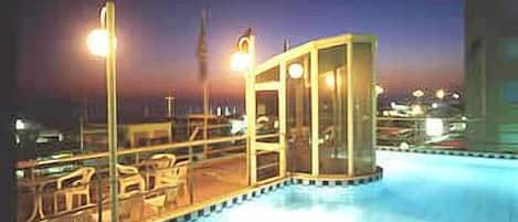 Piscine extérieure (ouverte en saison)