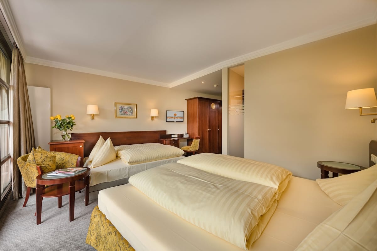 2 bedrooms, in-room safe, desk, laptop workspace