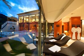 室内游泳池，室外游泳池