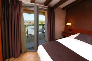 Premium bedding, minibar, in-room safe, desk