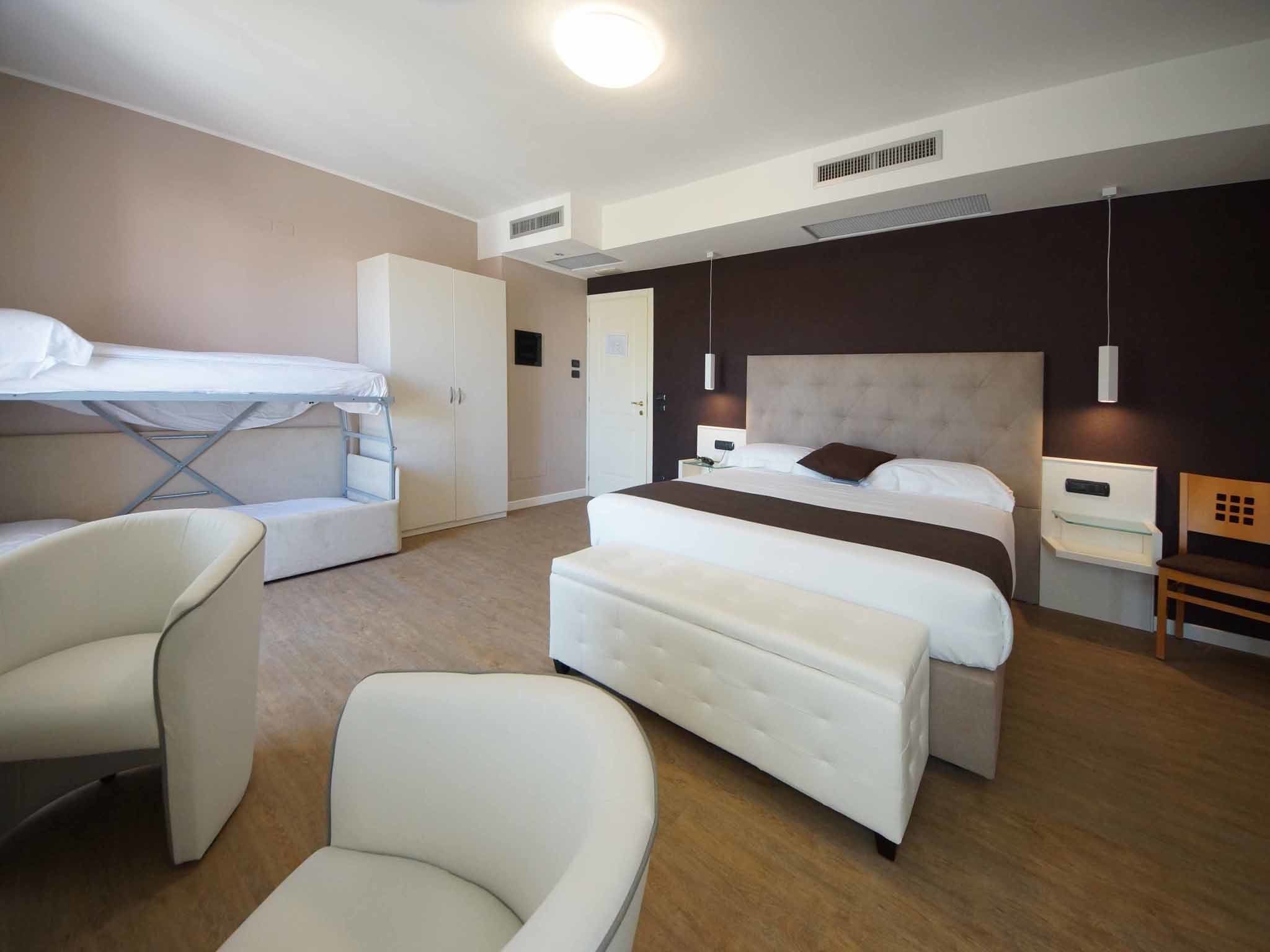 quadruple room | premium bedding, minibar, in-room safe, desk