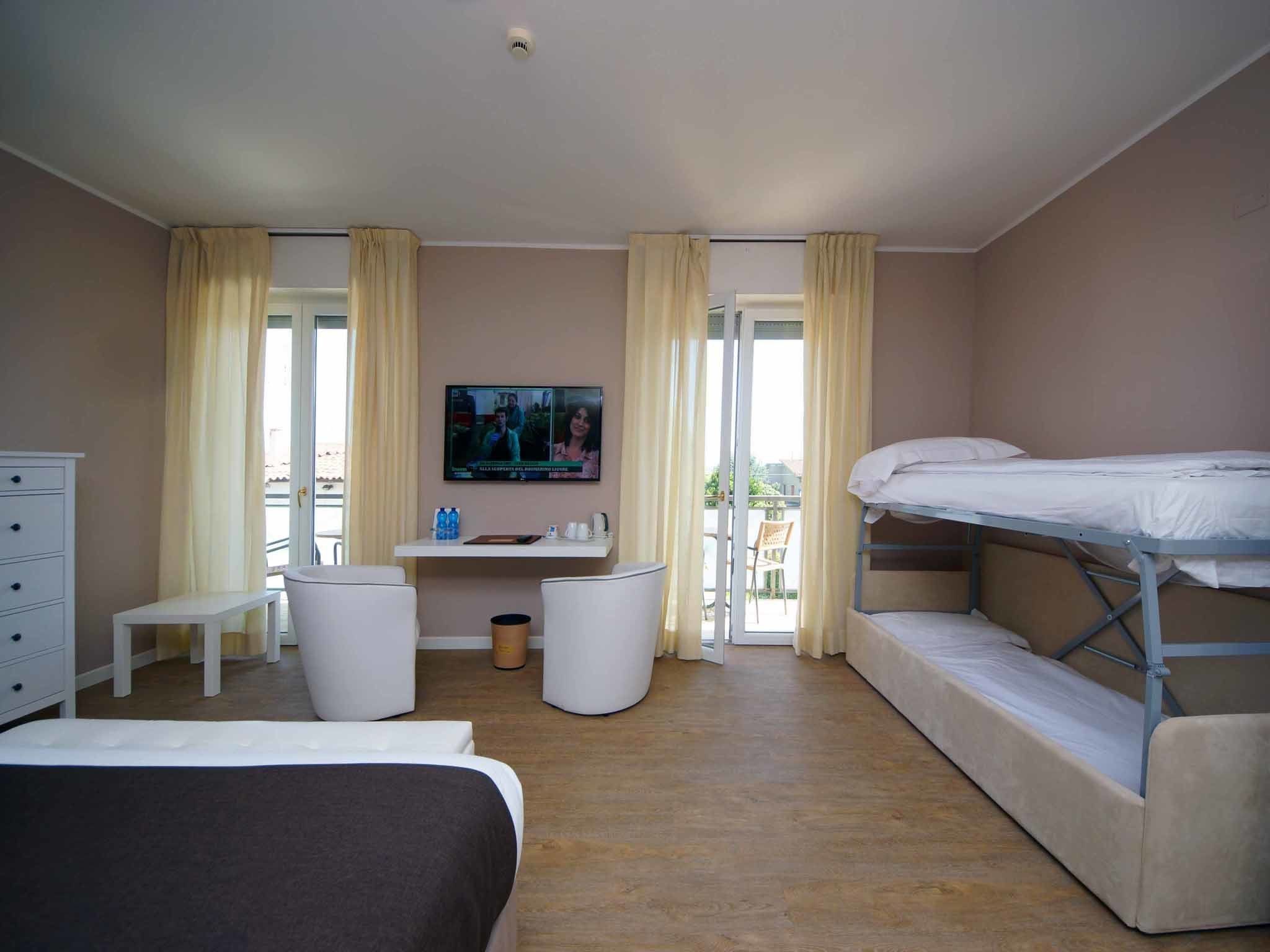 quadruple room | premium bedding, minibar, in-room safe, desk