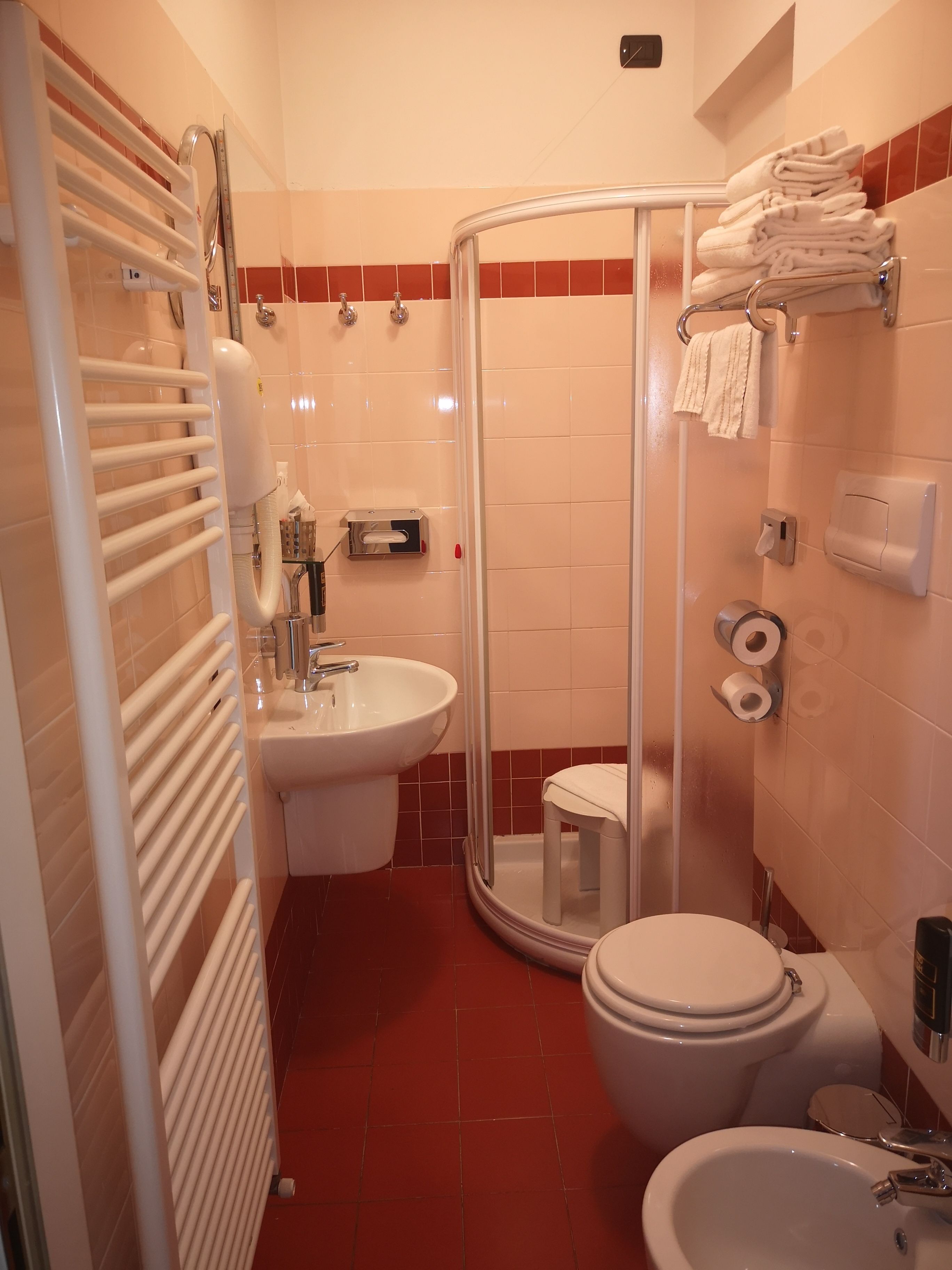 shower, rainfall showerhead, free toiletries, hair dryer