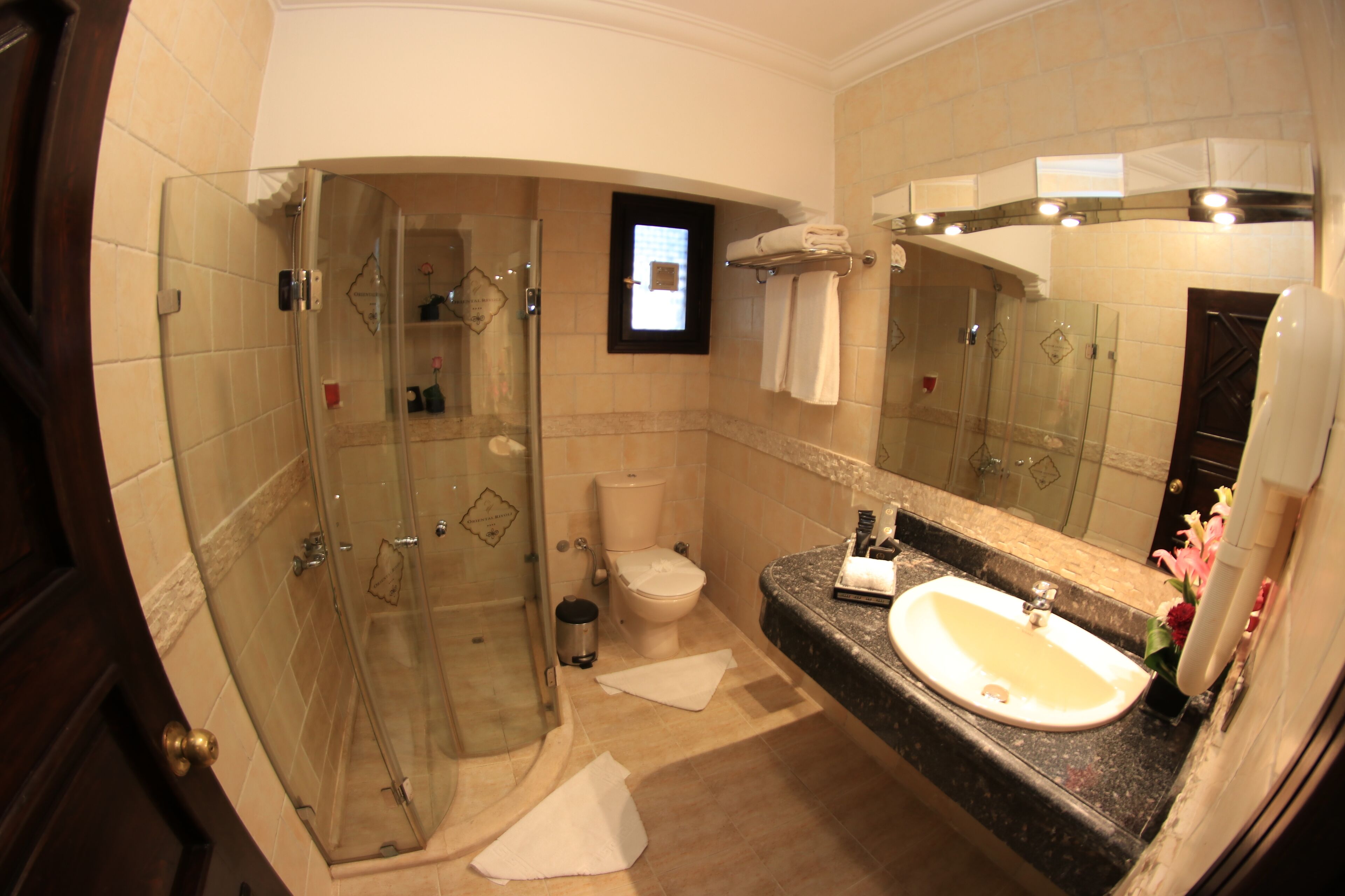 comfort double room | bathroom | shower, free toiletries, hair dryer, bidet