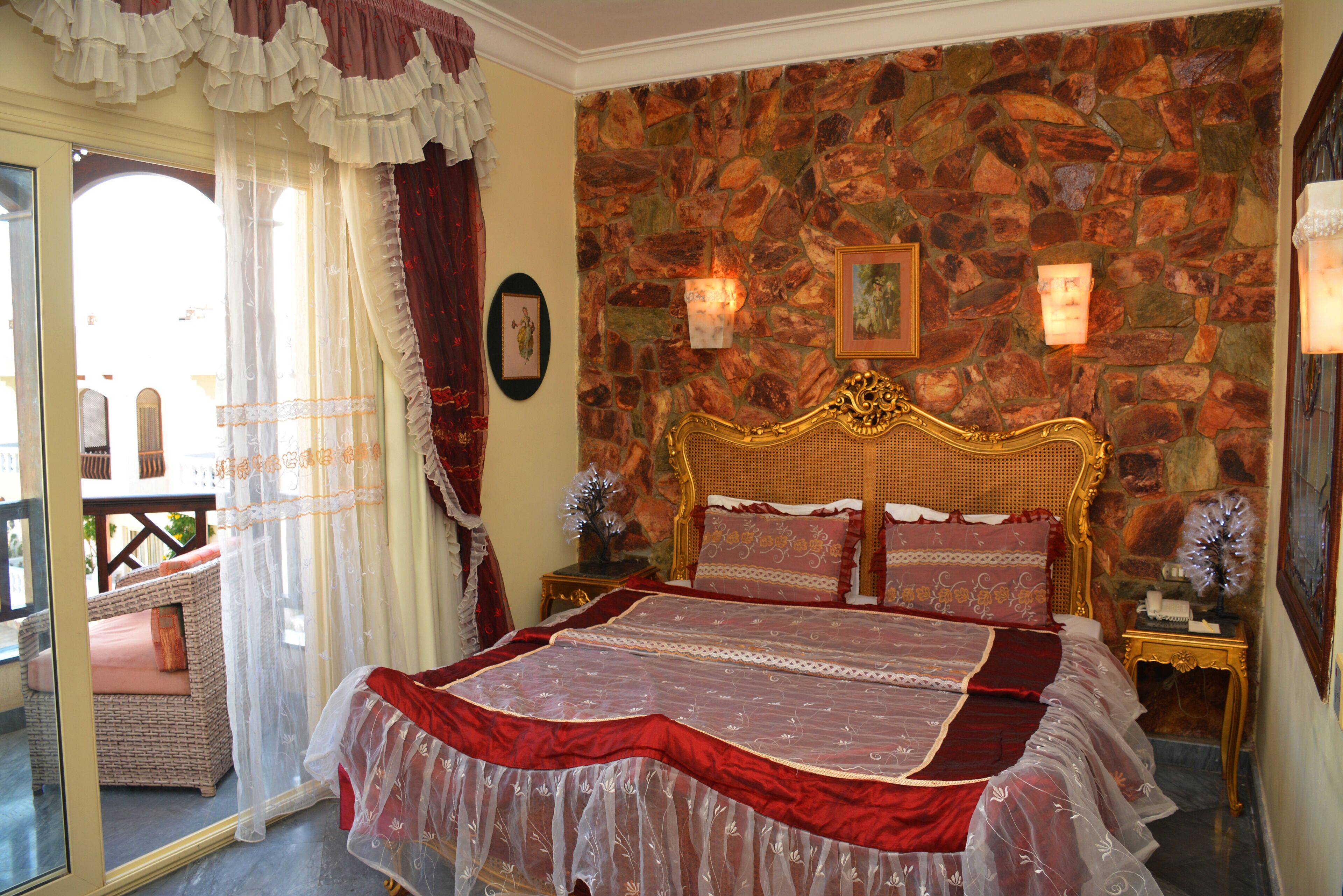 honeymoon suite | egyptian cotton sheets, minibar, in-room safe, individually decorated