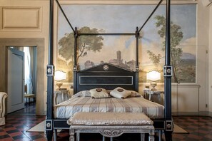 Suite | Bedden met traagschuimmatrassen, een minibar, een kluis op de kamer