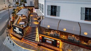 A rooftop bar with outdoor seating and a bar area. - A Casa Di Mà (Lumio)