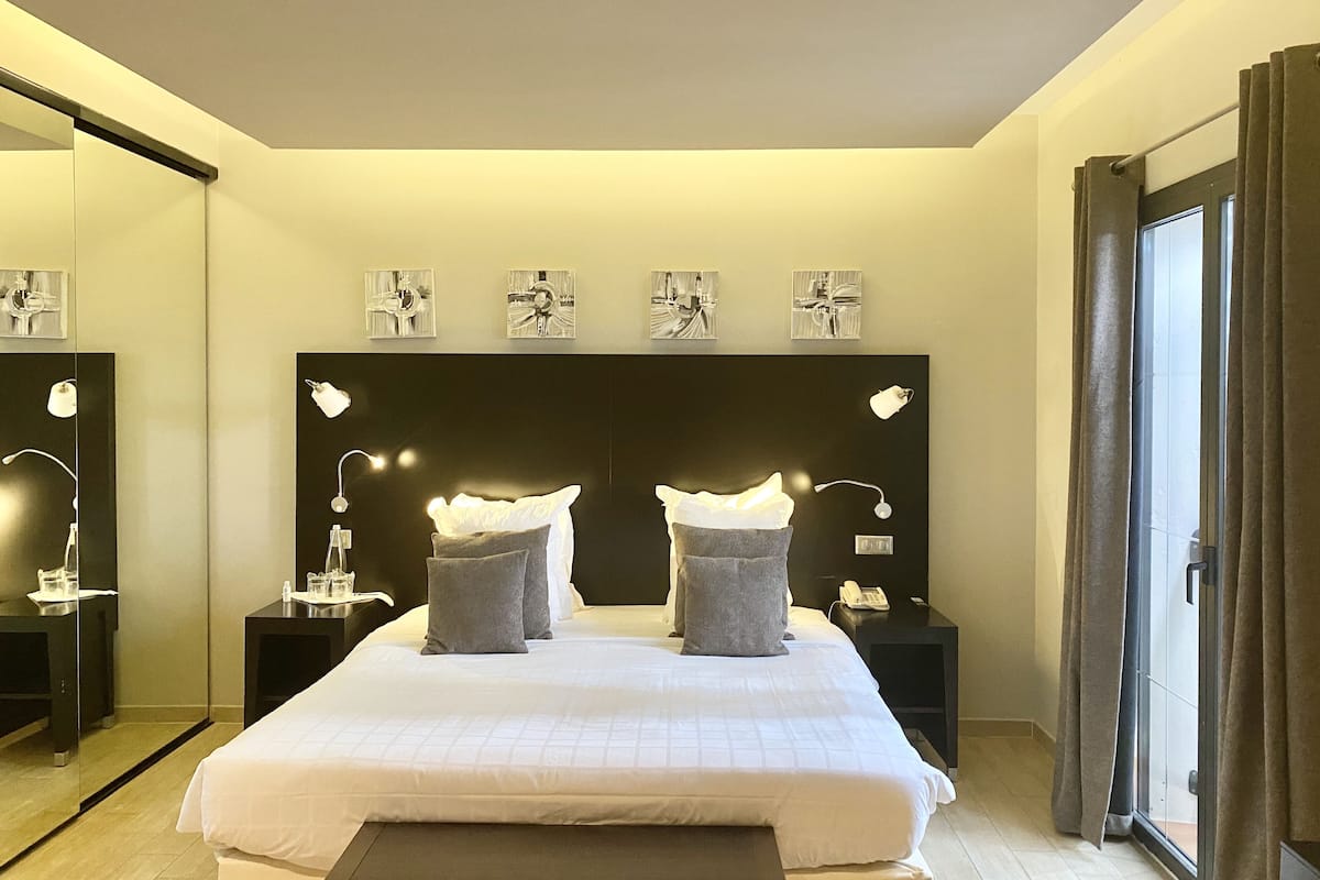 Kamar Double Superior | Minibar, brankas, meja kerja, dan kedap suara