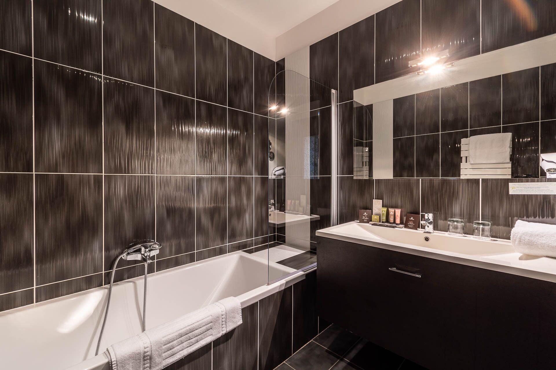 premium room | minibar, in-room safe, desk, soundproofing