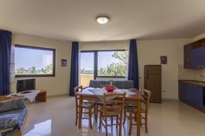 Apartment, 2 Bedrooms, Kitchen (3 people) | In-room dining