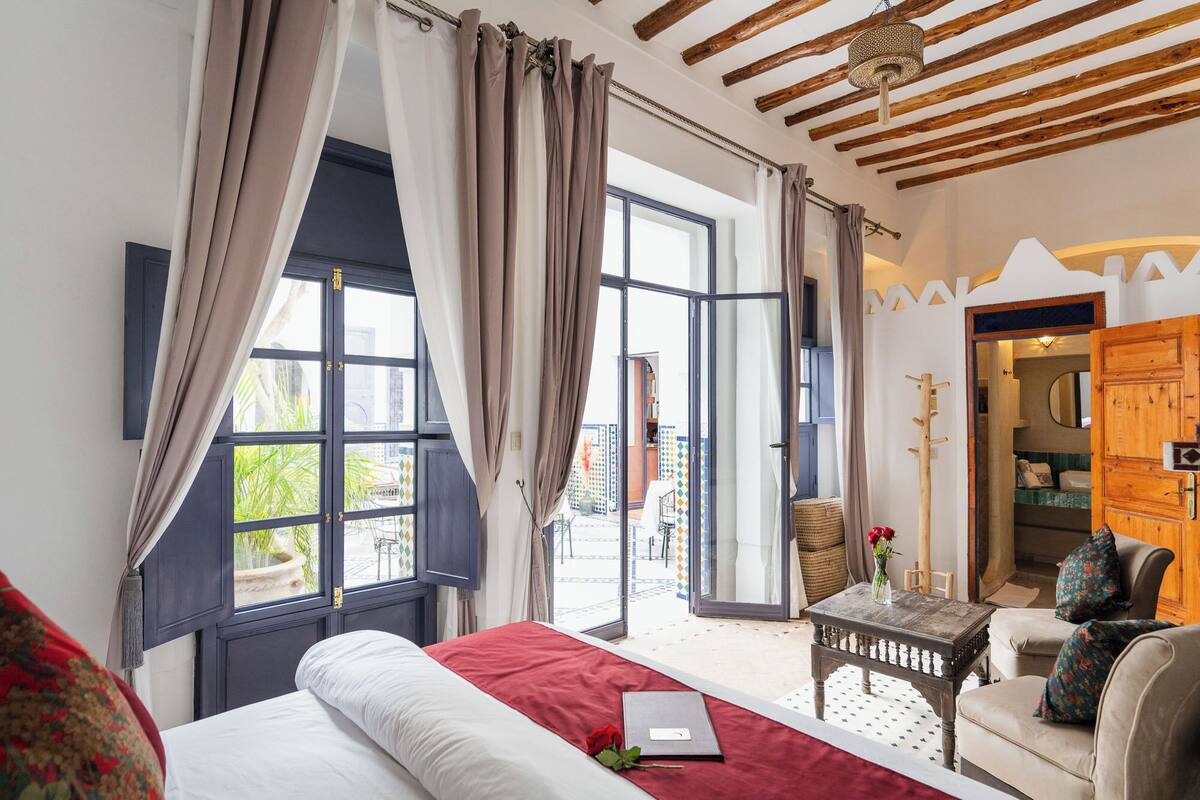 Phòng đôi hoặc 2 giường đơn Deluxe | Bộ đồ giường cao cấp, két bảo mật tại phòng, màn/rèm cản sáng 