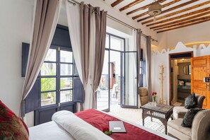 Deluxe kamer, 1 twee- of 2 eenpersoonsbedden | Luxe beddengoed, een kluis op de kamer, individueel gedecoreerd