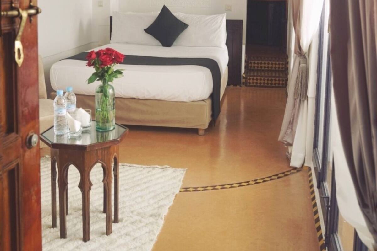Phòng đôi Superior (Cannelle) | Bộ đồ giường cao cấp, két bảo mật tại phòng, màn/rèm cản sáng 