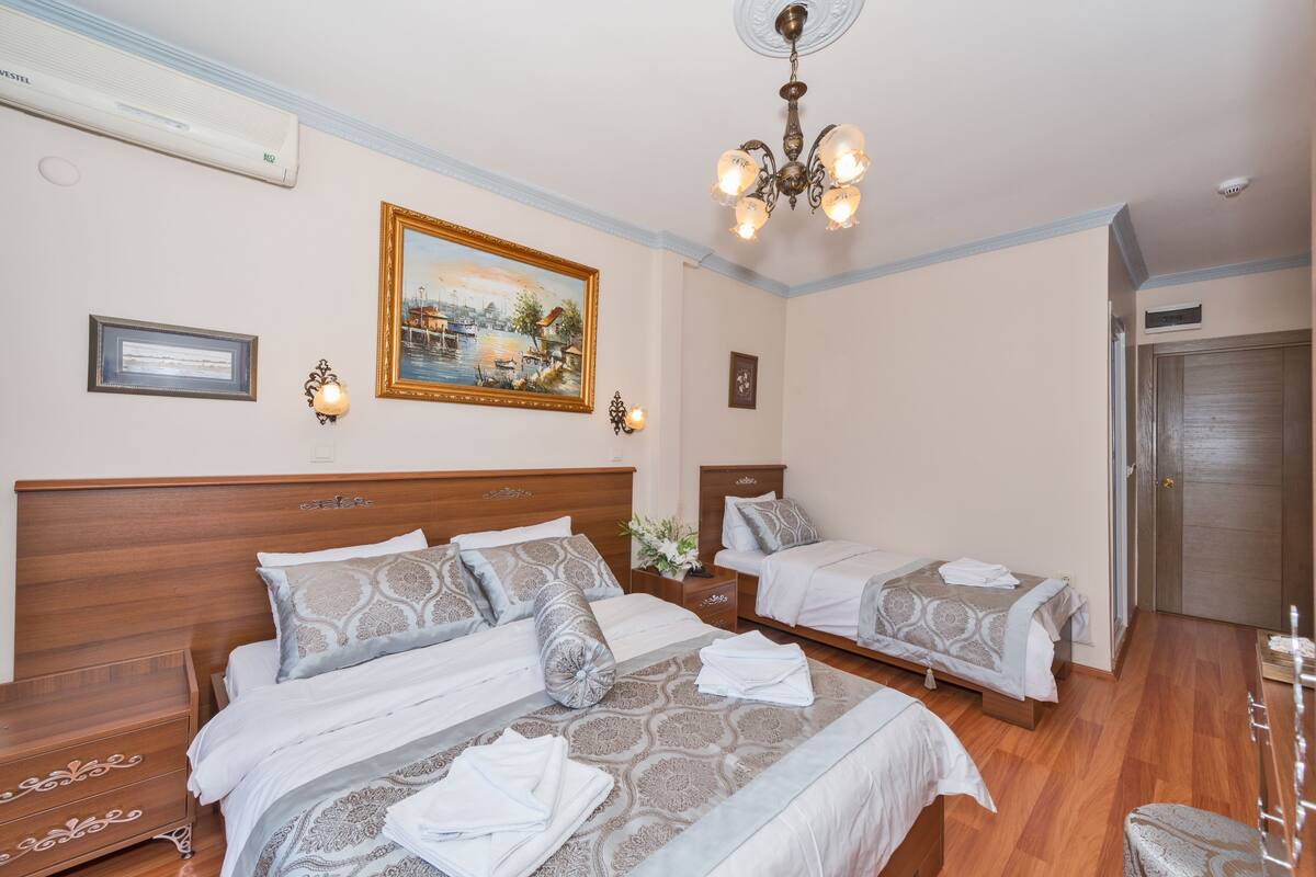 Economy Triple Room | Minibar, in-room safe, desk, iron/ironing board (on request)